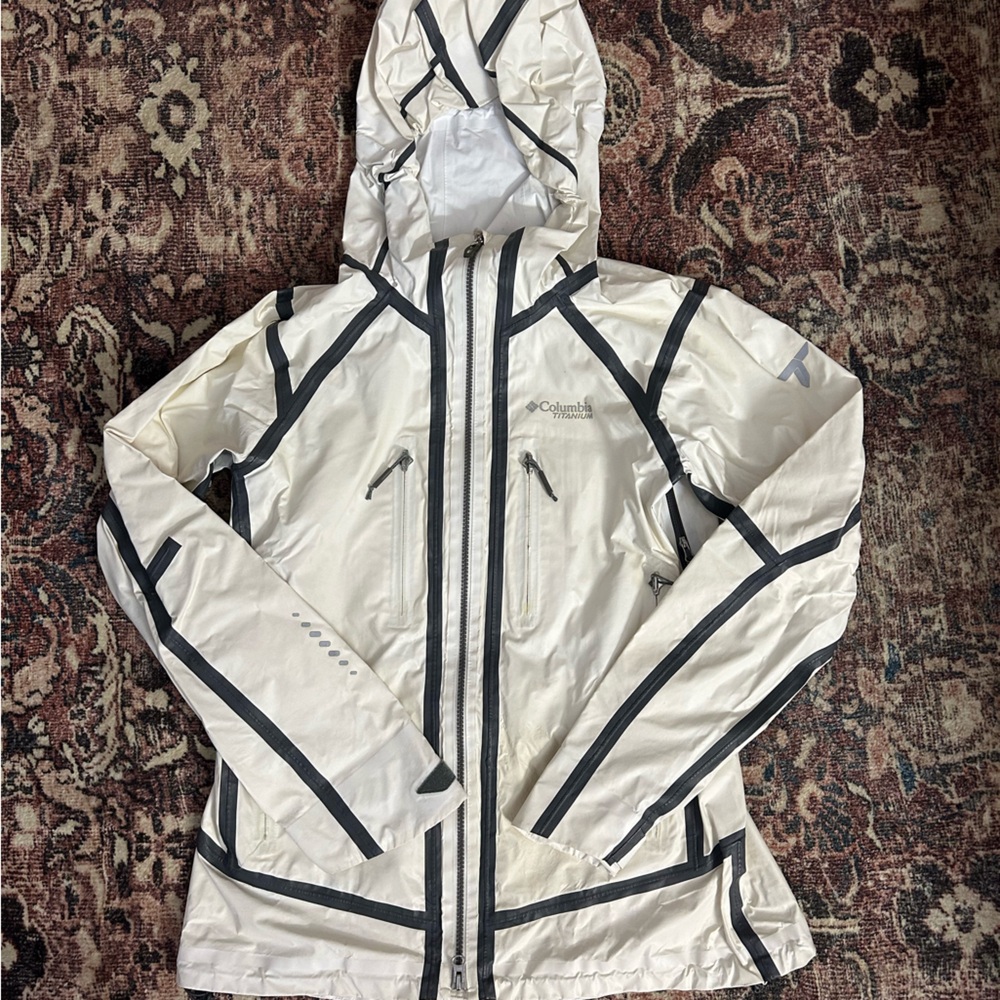 Columbia Cream and Black Hooded Jacket